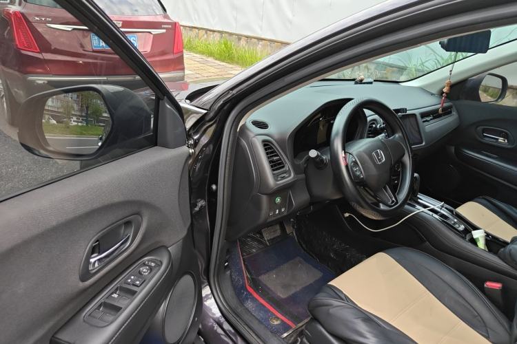 Used Honda Vezel 2022 1.5L CVT Phantom Night Pioneer Edition Driver Seat