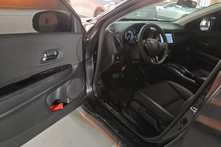 Used Honda Vezel 2022 1.5L CVT Phantom Night Pioneer Edition Driver Seat