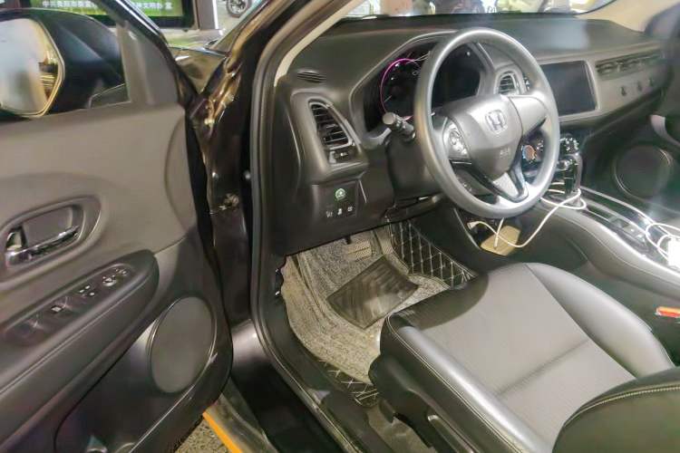 Used Honda Vezel 2022 1.5L CVT Phantom Night Pioneer Edition Driver Seat