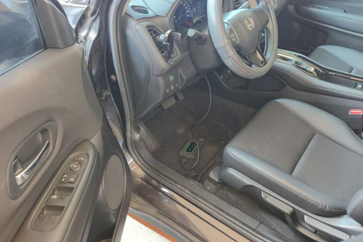 Used Honda Vezel 2022 1.5L CVT Phantom Night Pioneer Edition Driver Seat