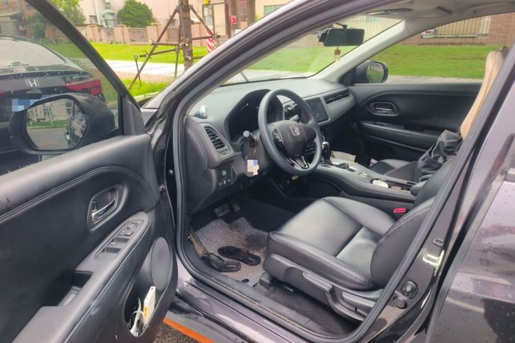 Used Honda Vezel 2022 1.5L CVT Phantom Night Pioneer Edition Driver Seat
