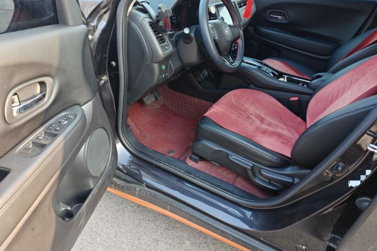 Used Honda Vezel 2022 1.5L CVT Phantom Night Pioneer Edition Driver Seat