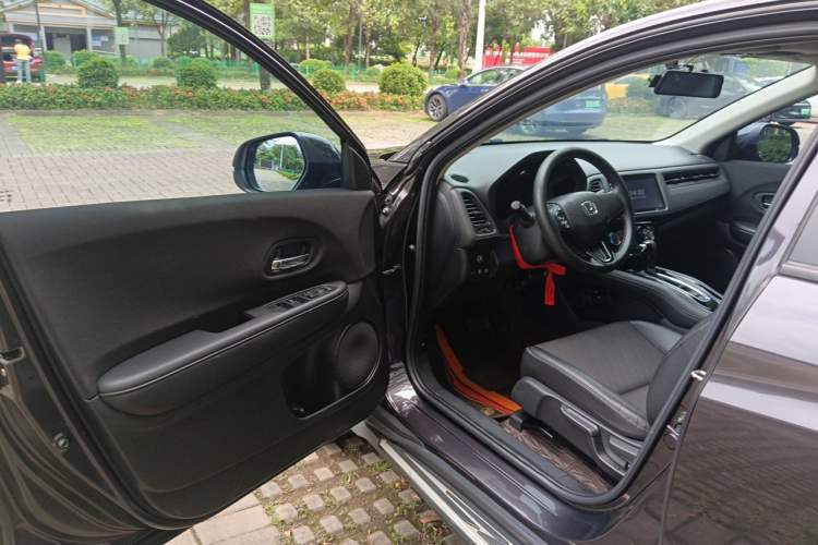 Used Honda Vezel 2022 1.5L CVT Phantom Night Pioneer Edition Driver Seat