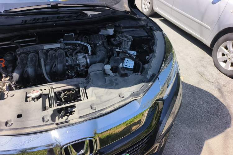 Used Honda Vezel 2022 1.5L CVT Elite Smart Edition Engine Bay Left