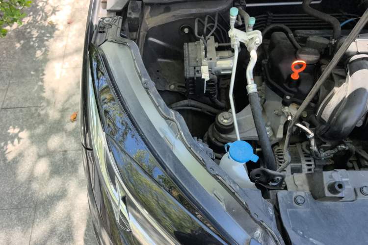 Used Honda Vezel 2022 1.5L CVT Phantom Night Pioneer Edition Engine Bay Right