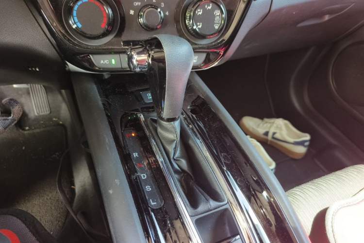 Used Honda Vezel 2022 1.5L CVT Elite Smart Edition Gear Lever