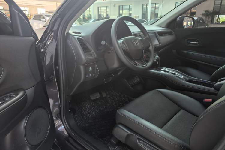 Used Honda Vezel 2022 1.5L CVT Phantom Night Pioneer Edition Interior 1