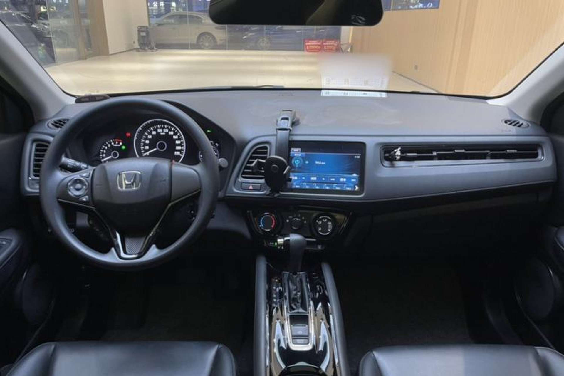 Used Honda Vezel 2022 1.5L CVT Phantom Night Pioneer Edition Interior 7