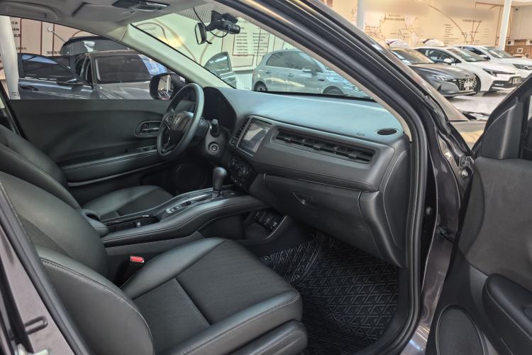 Used Honda Vezel 2022 1.5L CVT Phantom Night Pioneer Edition Interior 8