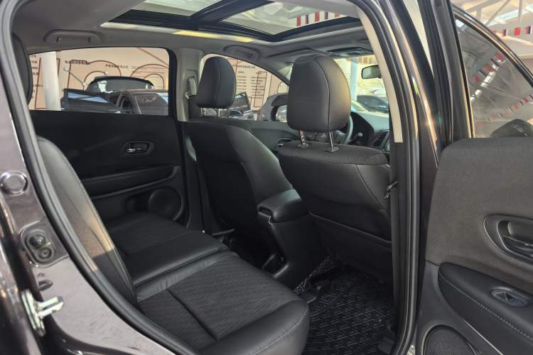 Used Honda Vezel 2022 1.5L CVT Phantom Night Pioneer Edition Interior 9