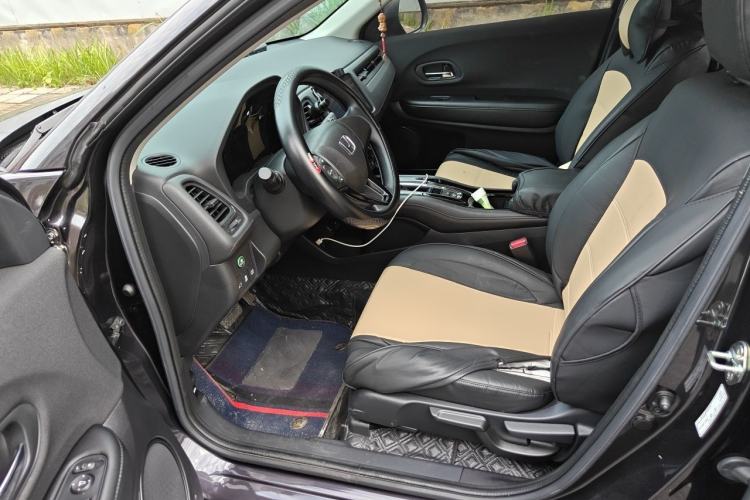 Used Honda Vezel 2022 1.5L CVT Phantom Night Pioneer Edition Left Front Seat