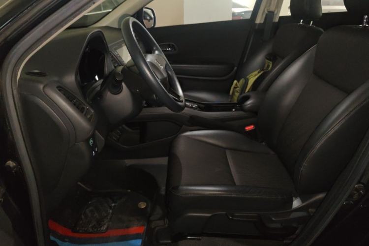 Used Honda Vezel 2022 1.5L CVT Phantom Night Pioneer Edition Left Front Seat
