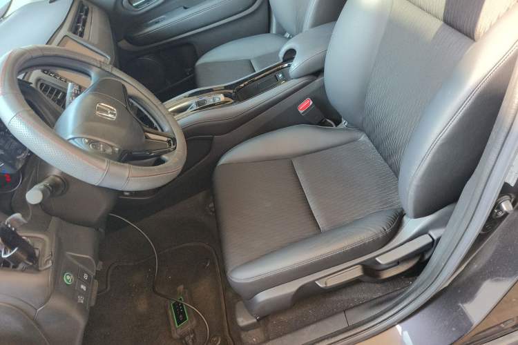 Used Honda Vezel 2022 1.5L CVT Phantom Night Pioneer Edition Left Front Seat