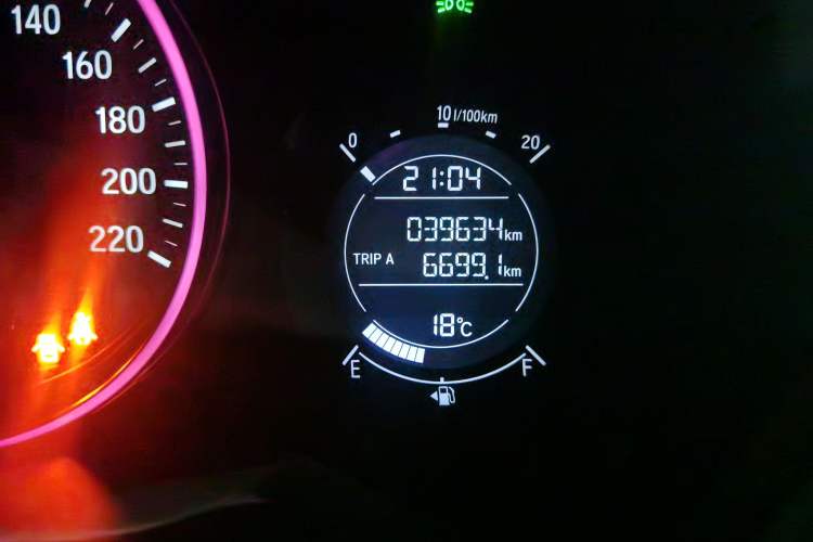 Used Honda Vezel 2022 1.5L CVT Phantom Night Pioneer Edition Odometer Close Up
