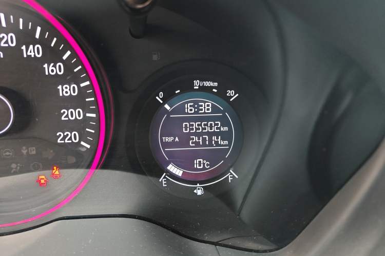 Used Honda Vezel 2022 1.5L CVT Phantom Night Pioneer Edition Odometer Close Up