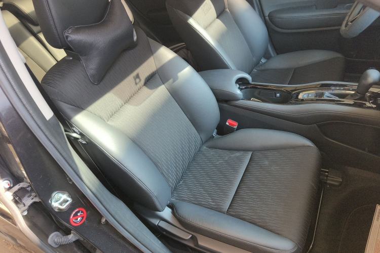 Used Honda Vezel 2022 1.5L CVT Phantom Night Pioneer Edition Right Front Seat