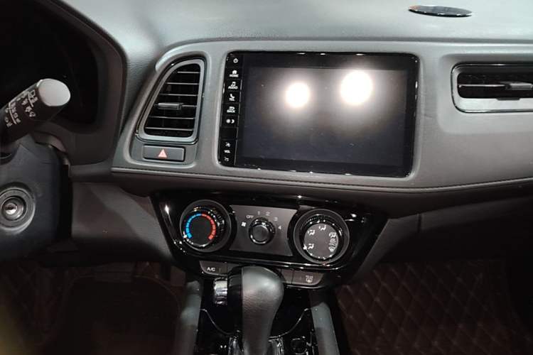 Used Honda Vezel 2022 1.5L CVT Phantom Night Pioneer Edition Audio And AC Panel