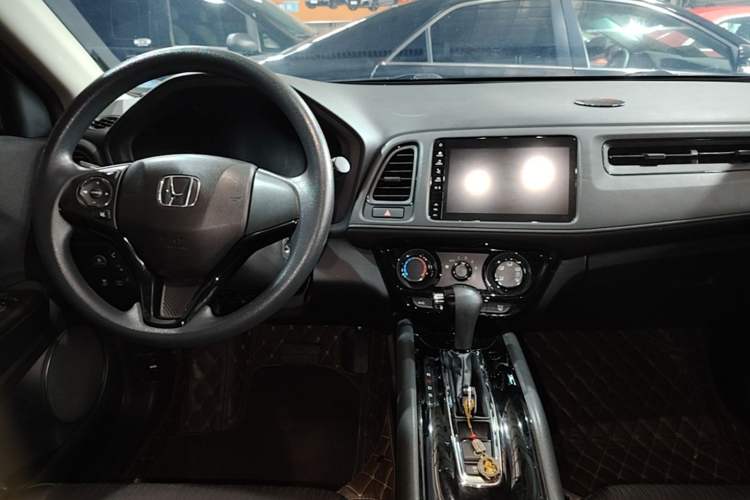 Used Honda Vezel 2022 1.5L CVT Phantom Night Pioneer Edition Center Console