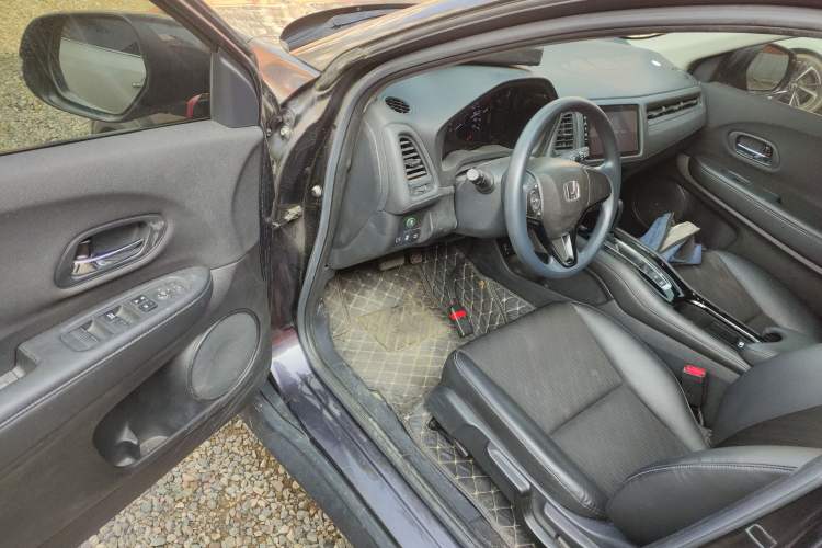 Used Honda Vezel 2022 1.5L CVT Phantom Night Pioneer Edition Driver Seat