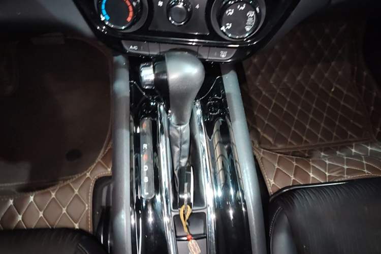 Used Honda Vezel 2022 1.5L CVT Phantom Night Pioneer Edition Gear Lever