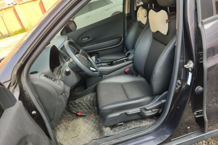 Used Honda Vezel 2022 1.5L CVT Phantom Night Pioneer Edition Left Front Seat