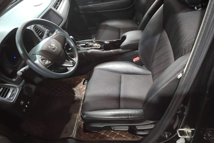 Used Honda Vezel 2022 1.5L CVT Phantom Night Pioneer Edition Left Front Seat