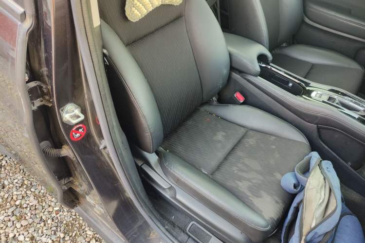 Used Honda Vezel 2022 1.5L CVT Phantom Night Pioneer Edition Right Front Seat
