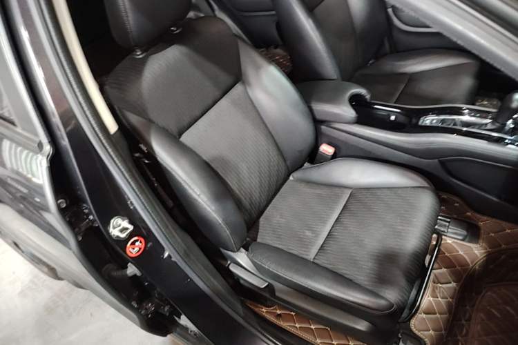Used Honda Vezel 2022 1.5L CVT Phantom Night Pioneer Edition Right Front Seat