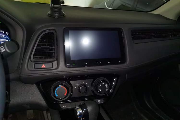 Used Honda Vezel 2022 1.5L CVT Elite Smart Edition Audio And AC Panel