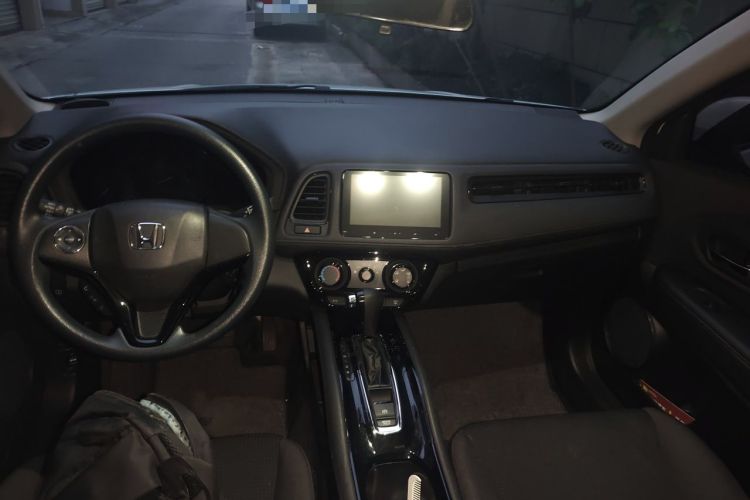 Used Honda Vezel 2022 1.5L CVT Elite Smart Edition Center Console