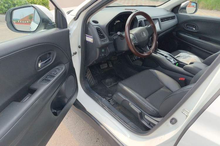 Used Honda Vezel 2022 1.5L CVT Phantom Night Pioneer Edition Driver Seat
