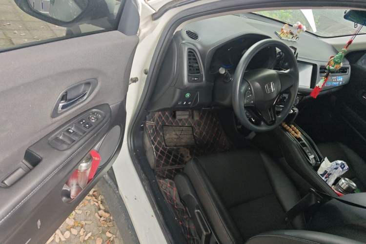 Used Honda Vezel 2022 1.5L CVT Phantom Night Pioneer Edition Driver Seat