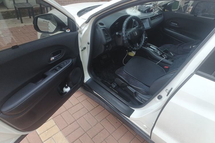 Used Honda Vezel 2022 1.5L CVT Phantom Night Pioneer Edition Driver Seat