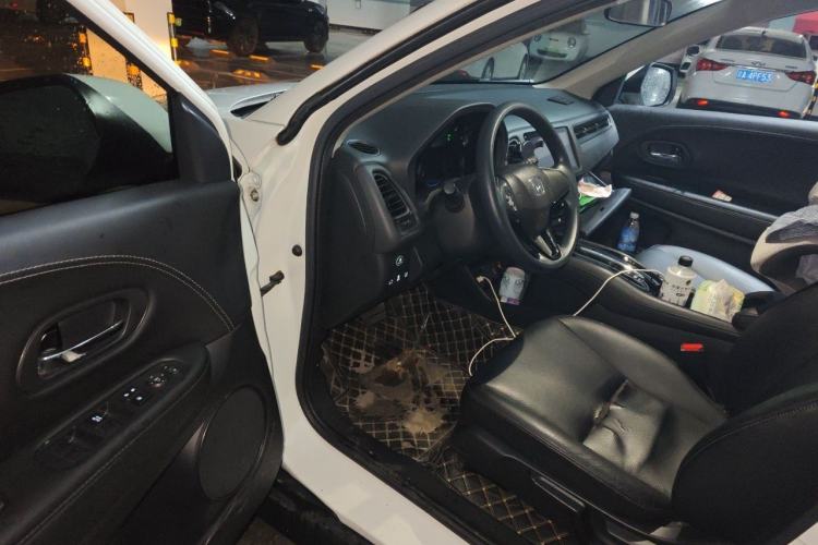 Used Honda Vezel 2022 1.5L CVT Phantom Night Pioneer Edition Driver Seat