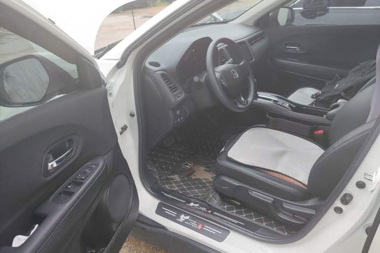 Used Honda Vezel 2022 1.5L CVT Phantom Night Pioneer Edition Driver Seat