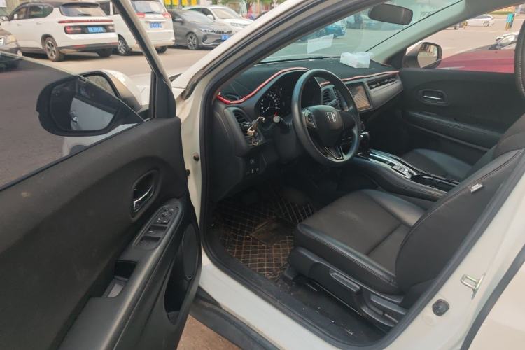 Used Honda Vezel 2022 1.5L CVT Phantom Night Pioneer Edition Driver Seat