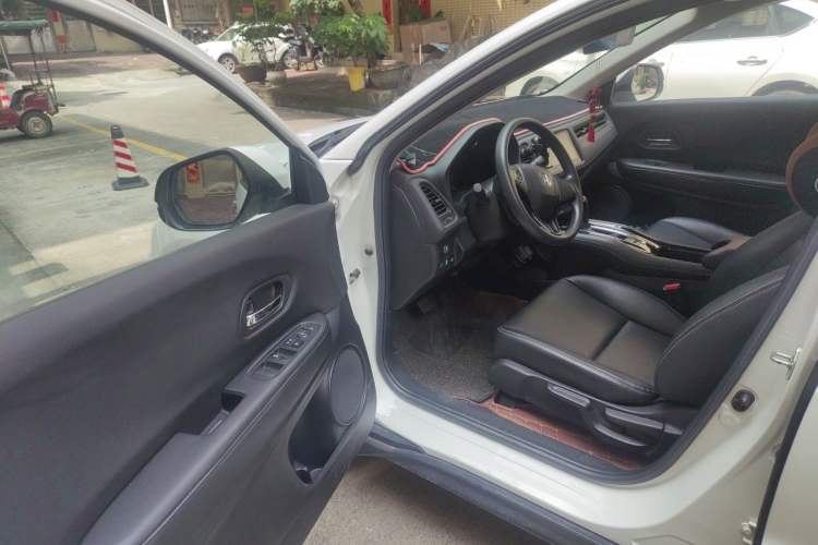 Used Honda Vezel 2022 1.5L CVT Elite Smart Edition Driver Seat