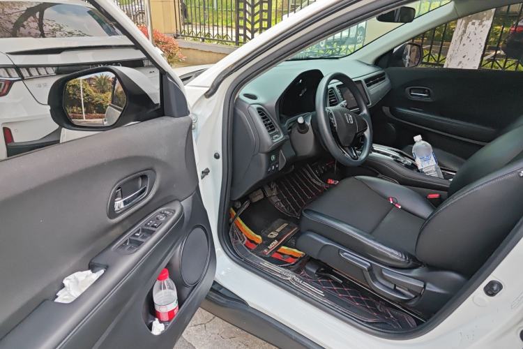 Used Honda Vezel 2022 1.5L CVT Phantom Night Pioneer Edition Driver Seat