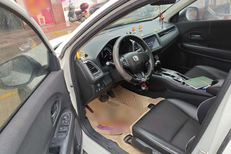 Used Honda Vezel 2022 1.5L CVT Phantom Night Pioneer Edition Driver Seat