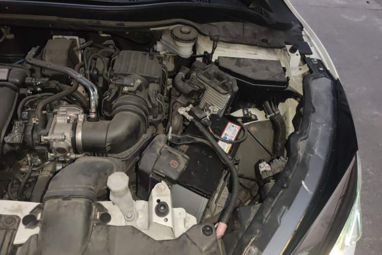 Used Honda Vezel 2022 1.5L CVT Elite Smart Edition Engine Bay Left