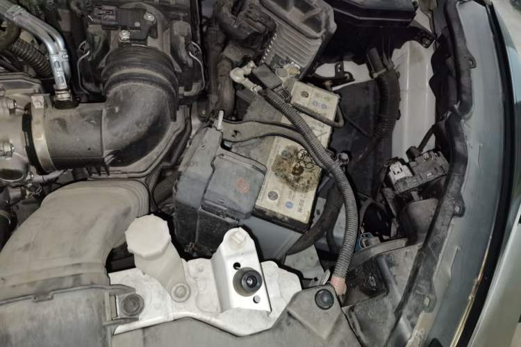 Used Honda Vezel 2022 1.5L CVT Elite Smart Edition Engine Bay Left