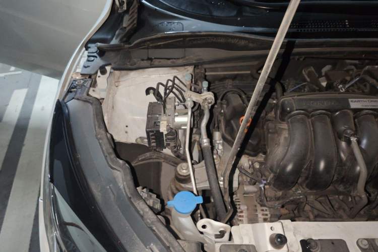 Used Honda Vezel 2022 1.5L CVT Phantom Night Pioneer Edition Engine Bay Right