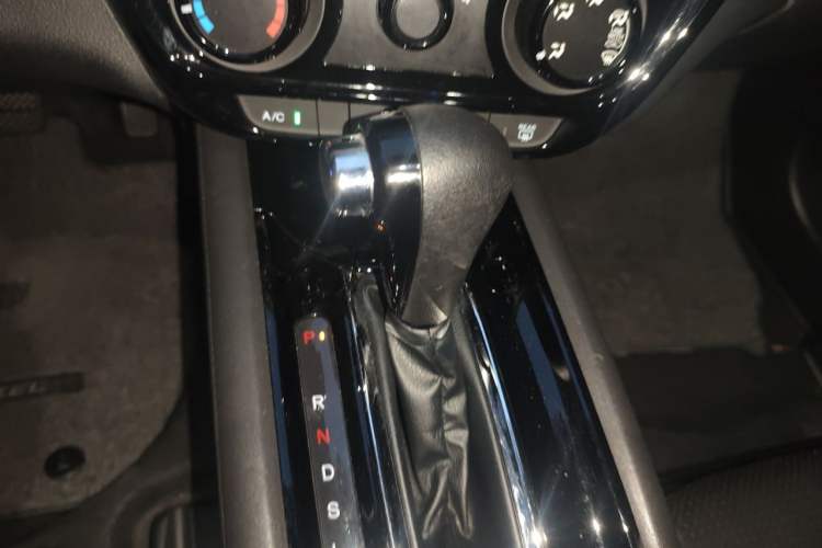 Used Honda Vezel 2022 1.5L CVT Elite Smart Edition Gear Lever