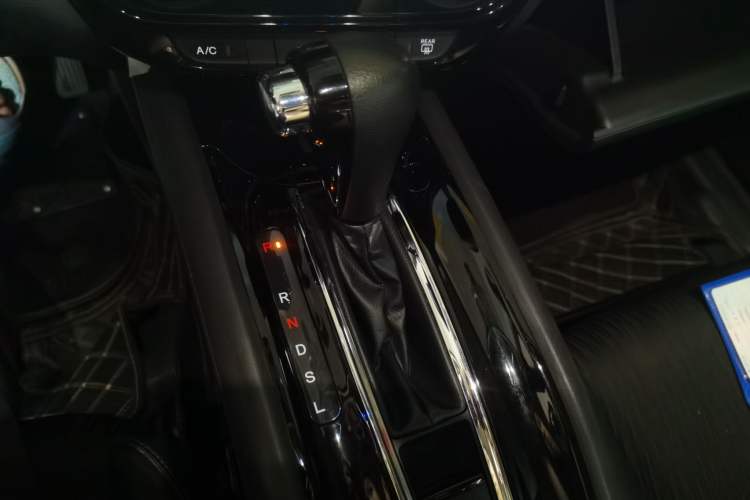 Used Honda Vezel 2022 1.5L CVT Elite Smart Edition Gear Lever