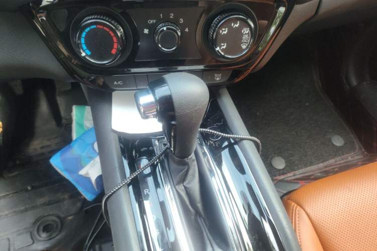 Used Honda Vezel 2022 1.5L CVT Elite Smart Edition Gear Lever