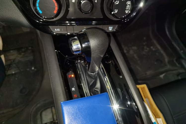 Used Honda Vezel 2022 1.5L CVT Elite Smart Edition Gear Lever
