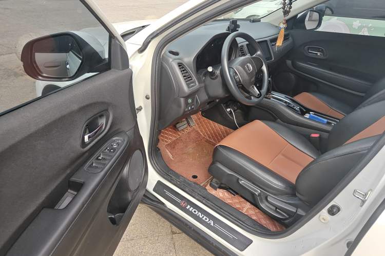 Used Honda Vezel 2022 1.5L CVT Elite Smart Edition Interior 3