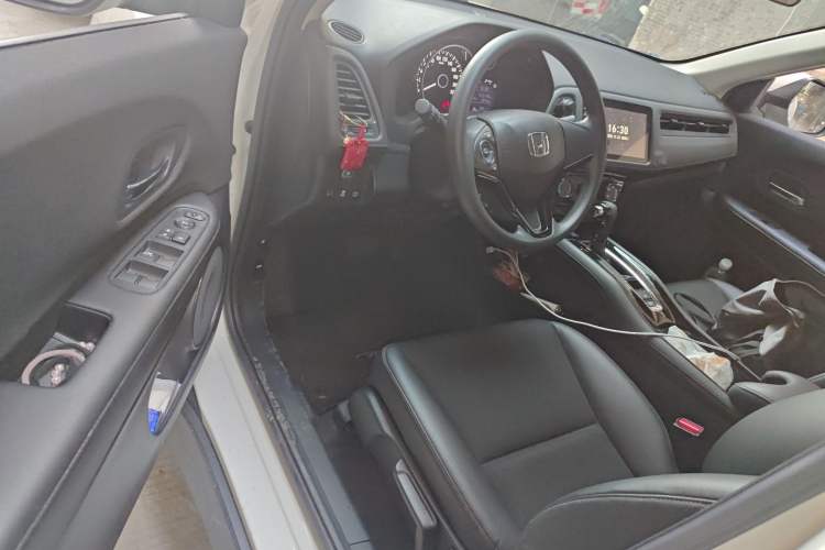Used Honda Vezel 2022 1.5L CVT Phantom Night Pioneer Edition Interior 3