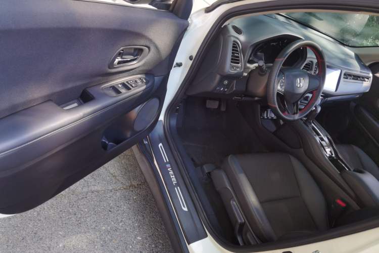 Used Honda Vezel 2022 1.5L CVT Phantom Night Pioneer Edition Interior 3