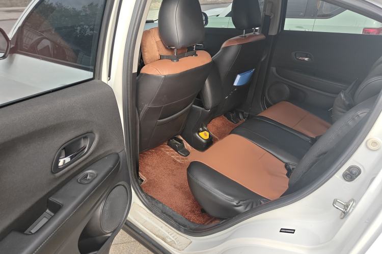 Used Honda Vezel 2022 1.5L CVT Elite Smart Edition Interior 4
